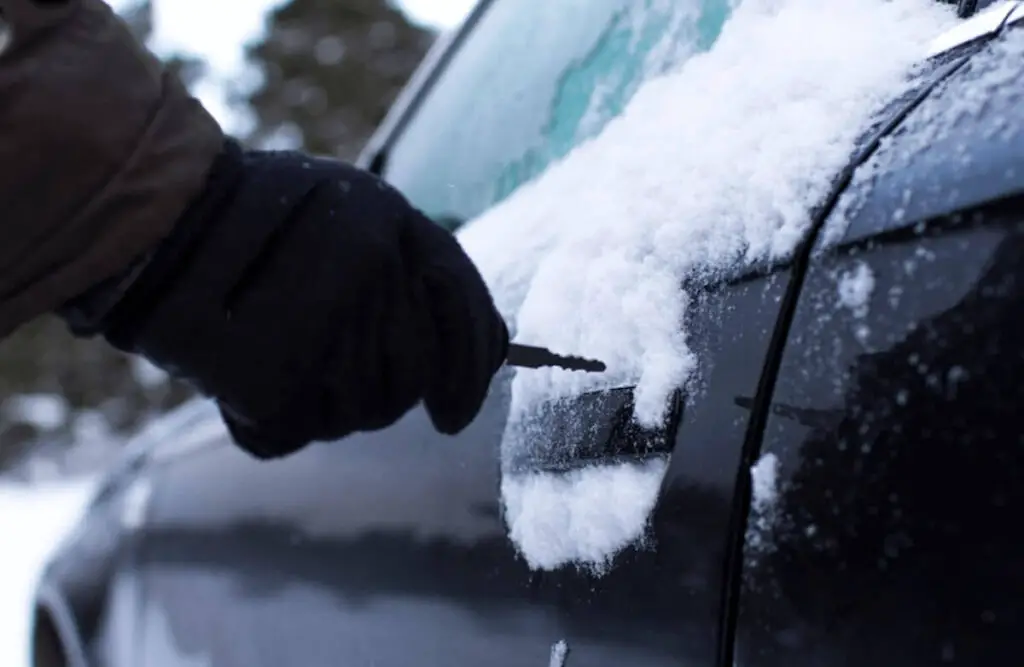 manual key won't unlock car door - frozen lock