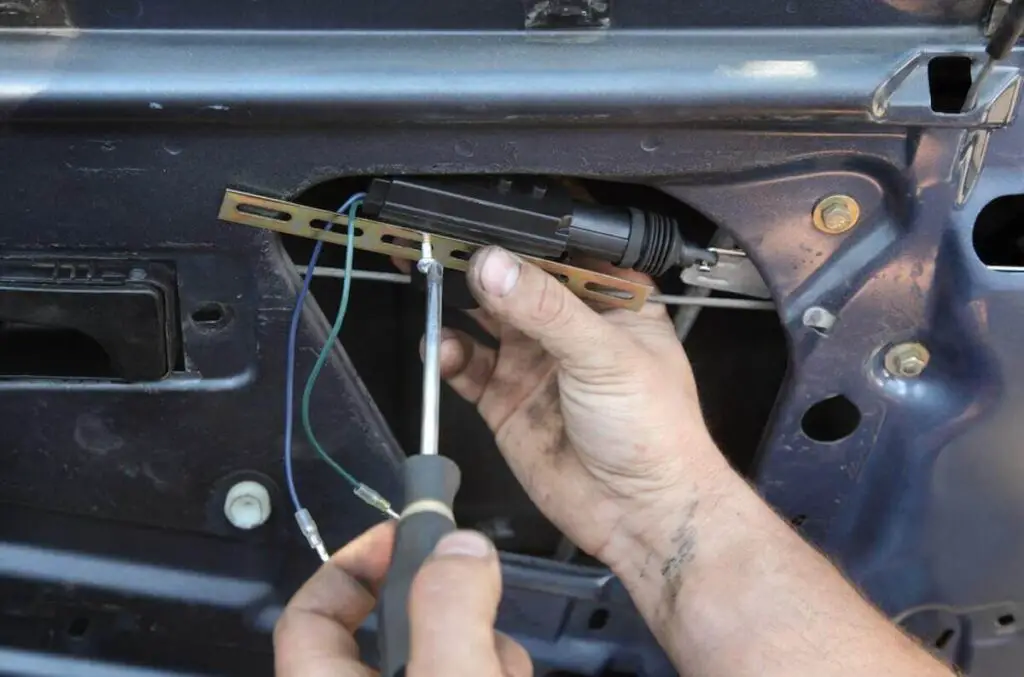 Manual Key Won't Unlock Car Door? 8 Causes & How To Fix